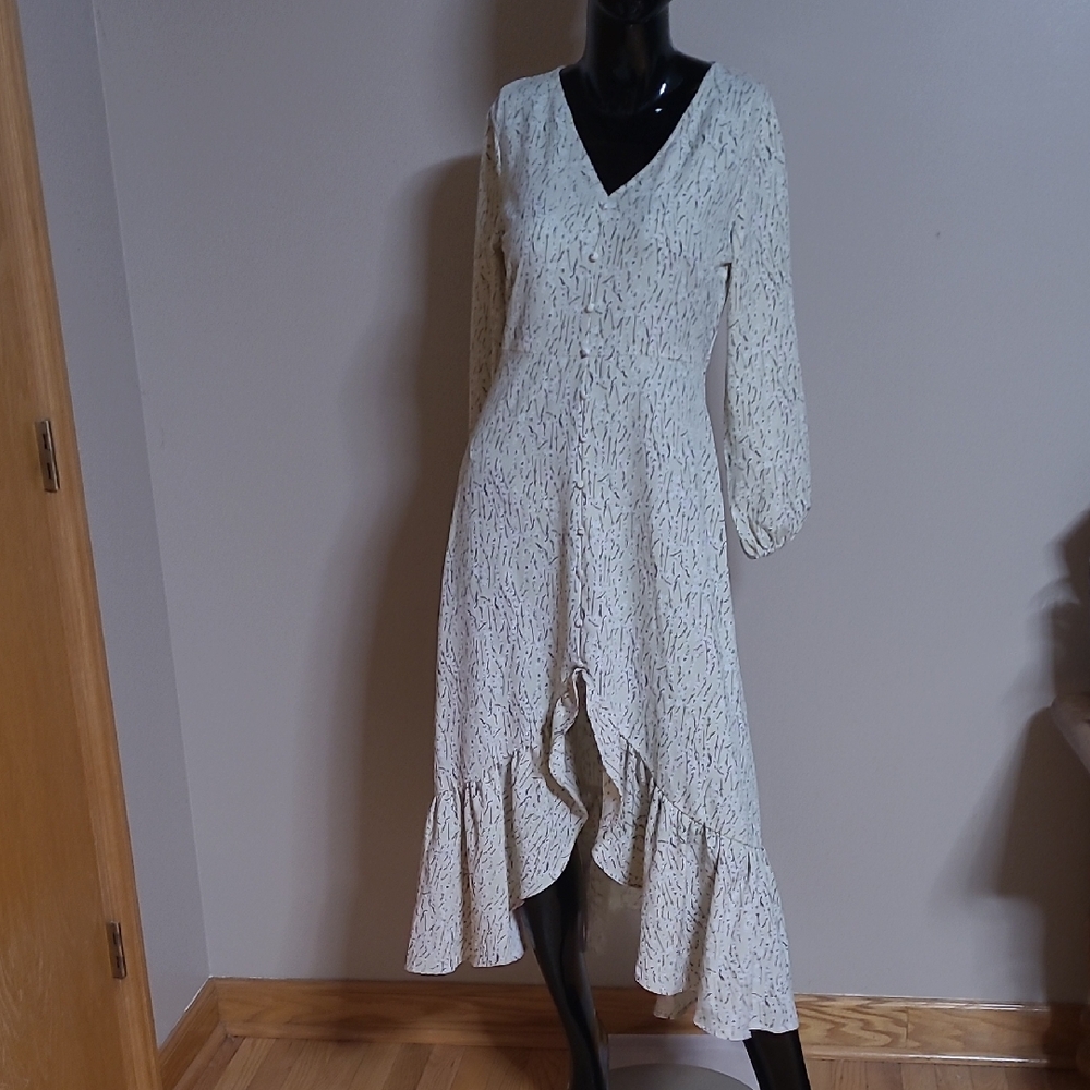 Elegant Cream Long Sleeve Dress